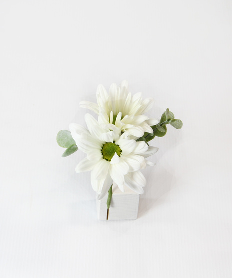 Daisy Boutonniere