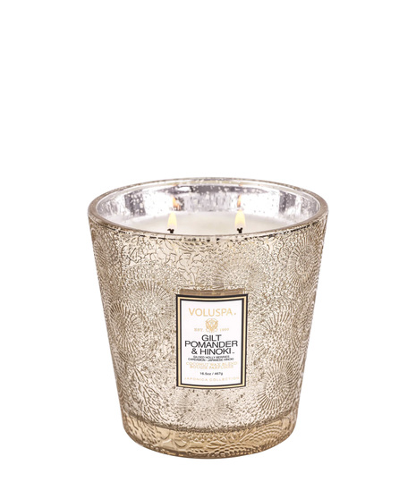 Our two wicks allow you to enjoy fragrance throw for 60 hours.