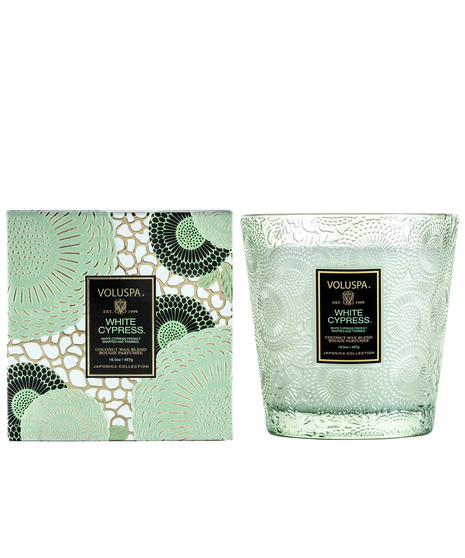 Our two wicks allow you to enjoy fragrance throw for 60 hours.